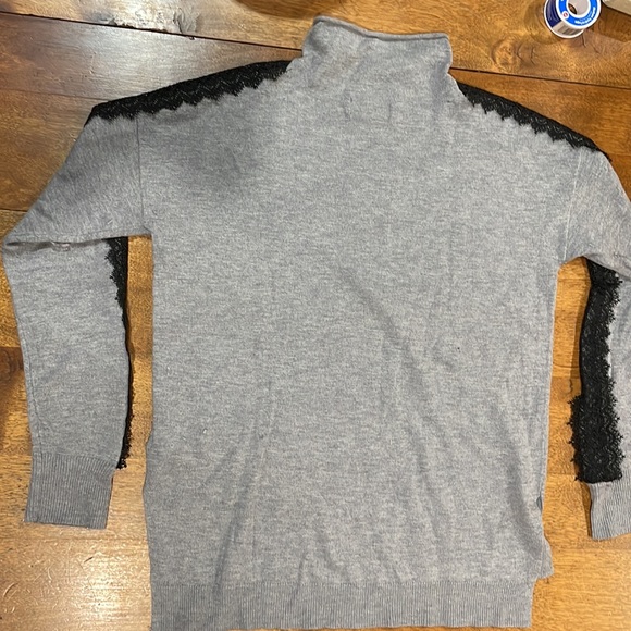 Light knit Sweater w Lace Detail - Picture 3 of 3